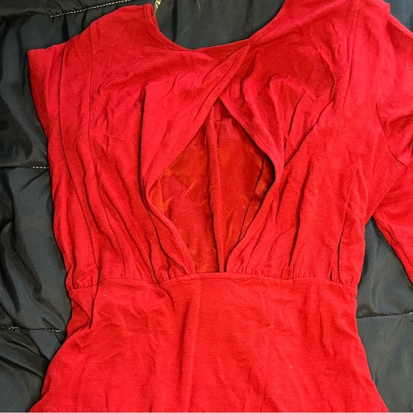 Signature knee length slim dress, long sleeve with back cut out. - Picture 2 of 3